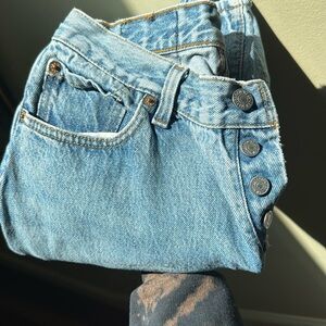 Vintage Levi’s Straight Leg Jeans in Classic Lightwash